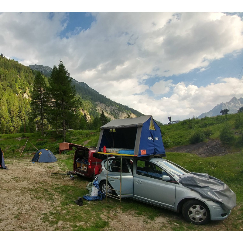 Air Camping zu vermieten im Trentino. Wer einen dachzelt sucht, könnte sich auch an diesem Modell versuchen.